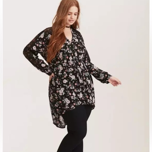 Torrid Lexi Lace Hi Lo Babydoll Tunic Black Pink Floral Button Front Size 2 2X - Picture 1 of 14